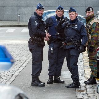 Coche abandonado motiva evacuación de Eurocámara