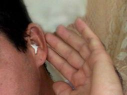 Cuando se revienta el oído, el paciente siente inmediatamente un dolor intenso. AFP / ARCHIVO