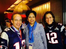 Felipe Calderón, Indra Nooyi y Margarita Zavala en el Super Bowl XLIX. TWITTER / @FelipeCalderon