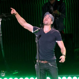 Demandan a Enrique Iglesias por plagio