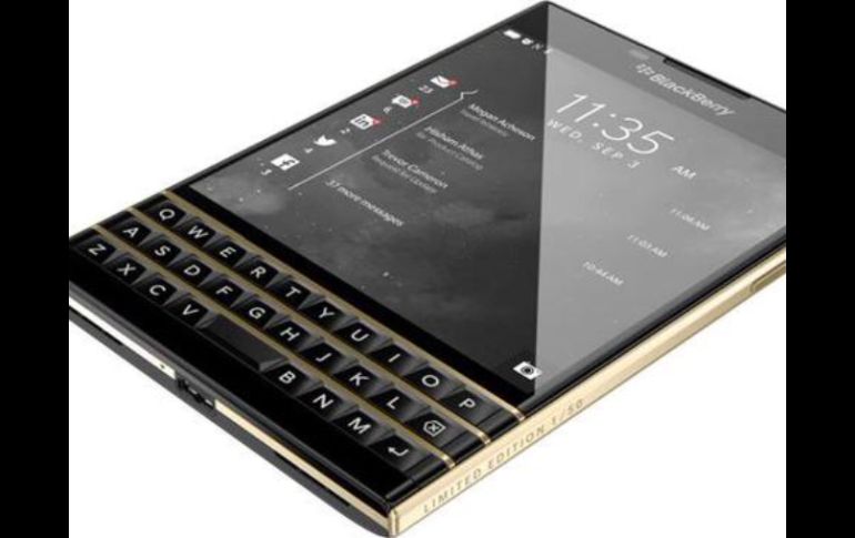 El celular cuenta con una pantalla: Full HD táctil de 4.5 pulgadas. ESPECIAL / global.blackberry