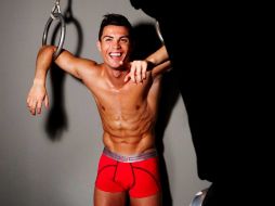 'Los colores vibrantes son parte de la cultura portuguesa y es lo que se destaca en esta nueva colección', dice CR7. FACEBOOK / Cristiano Ronaldo