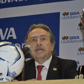 Decio de María brinda apoyo a Aguirre