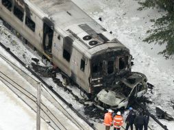 El choque del tren de pasajeros contra el vehículo ocasionó la muerte de seis personas. AP / F. Becerra