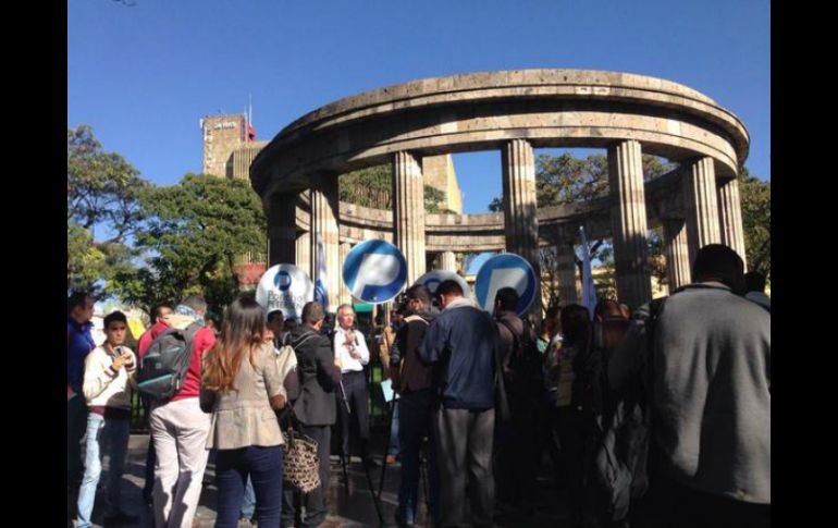 Petersen se reunió con medios en la Rotonda de los Jaliscienses Ilustres para hablar sobre su precampaña. TWITTER / ‏@AlfonsoPetersen