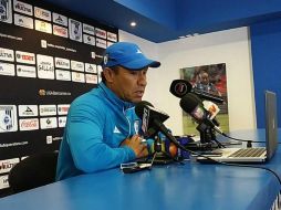 Ambriz trabajó con el 'Vasco' Aguirre en Osasuna y el Atlético de Madrid. TWITTER / @Club_Queretaro