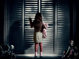Kennedi Clements es Maddison Bowen, la pequeña niña que contacta a los poltergeist de su casa. ESPECIAL / foxmovies.com