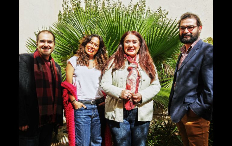 En la imagen el elenco y directora de la obra 'Fluffy Bunnies'. EL INFORMADOR / E. Barrera