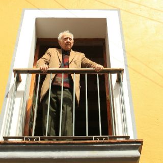 Evalúan sacar a Sergio Pitol de terapia intensiva