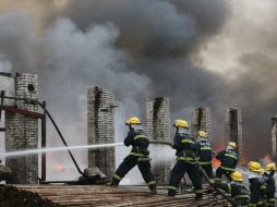 El fuego comenzó el jueves por la tarde en el cuarto piso del mercado y fue controlado esa noche. NTX / ARCHIVO
