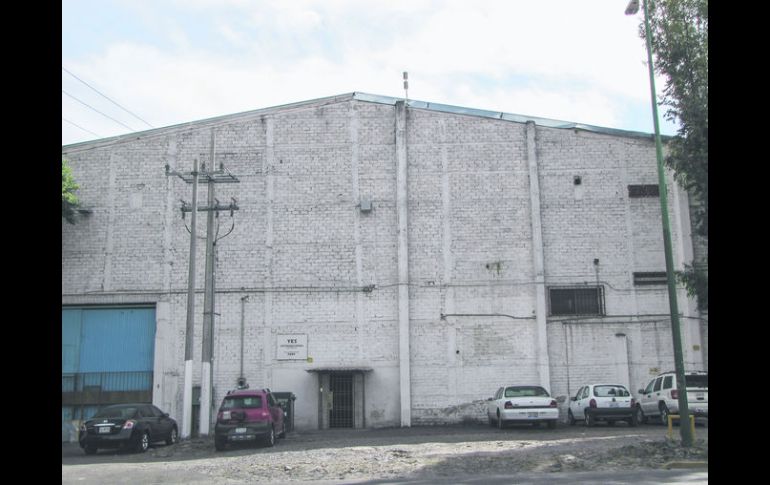 Pese a que se realizó el operativo, este medio constató que varios empleados regresaron a la fábrica para laboral con normalidad. EL INFORMADOR / S. Blanco