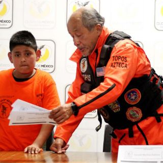 Gobierno del DF galardonará a 'héroes' en explosión de Cuajimalpa