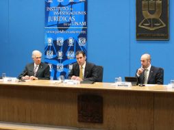 Córdoba Vianello (centro) aseguró que 'el INE está preparando un despliegue de la mayor capacidad para el próximo 7 de junio'. NTX /