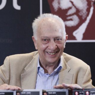 Sergio Pitol despierta, luego de operación