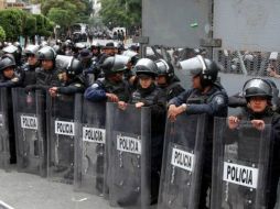 Granaderos de la SSPDF reducen la congregación a un solo carril. NTX / ARCHIVO