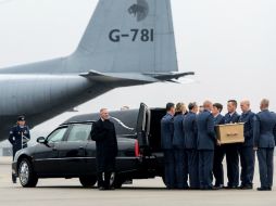 Los restos serán transportados con escoltas policiales y militares a la base militar de Hilversum, para continuar con la identificación AFP / K. van Weel