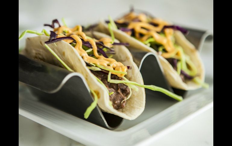 Además de romper el Récord, a partir de las 12:00 horas se regalarán tacos en otros puntos de la ciudad. EL INFORMADOR / ARCHIVO