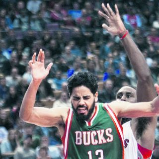 Jorge Gutiérrez brilla con los Bucks