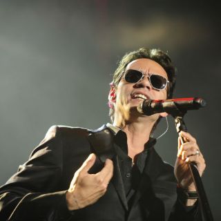 Marc Anthony se pone romántico