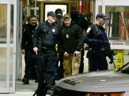 La policía resguarda el lugar, en el que están prohibidas las armas excepto para que ellos las porten. AP / B. Wade