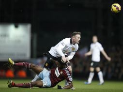 El empate llegó en el descuento, pero los dirigidos por Van Gaal otra vez dejaron dudas. AFP / A. Dennis