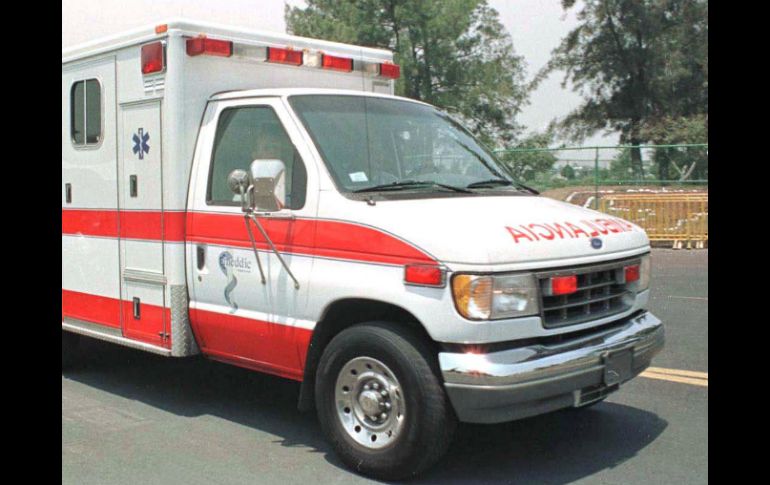 Al lugar arribaron las ambulancias de Protección Civil para atender a los lesionados. EL INFORMADOR / ARCHIVO