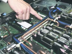 POTENTE. Esta computadora tiene una potencia similar a cinco mil laptops trabajando al mismo tiempo. EFE /