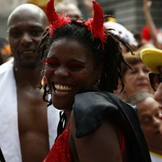 Rizos empoderan a mujeres brasileñas en fiesta de carnaval