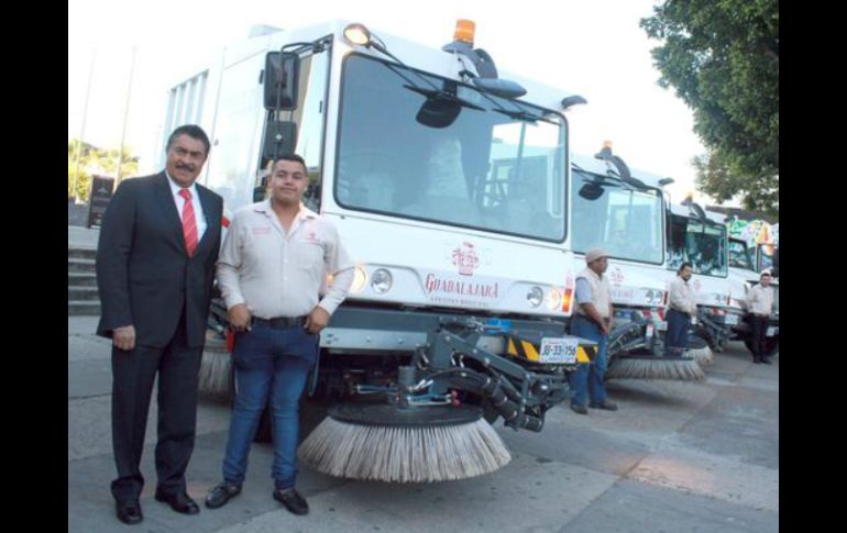 Hernández menciona que esta será la última entrega de parque vehicular de la presente administración. TWITTER / @ramirohdezg
