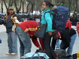 Algunas maestras y maestros se instalaron en la Torre del Caballito e Insurgentes sobre el Paseo de la Reforma. SUN / A. Ojeda