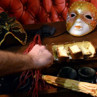 Tiendas británicas se preparan para estreno de '50 sombras de Grey'