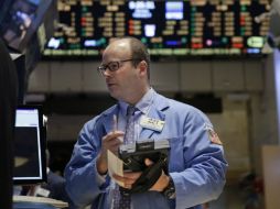 Otro factor que influye en la baja es el nuevo revés en los precios internacionales de crudo. AP / S. Wenig