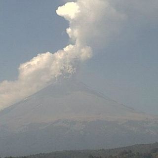 El Popocatépetl emite 146 exhalaciones; hay caída de ceniza