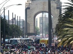 La Policía Federal apoya a la policía capitalina para liberar la vialidad de Paseo de la Reforma. SUN / E. Orea
