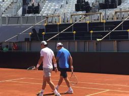 Rafael compartió esta imagen en redes sociales, junto a su tío y entrenador, Toni. FACEBOOK / Rafa Nadal