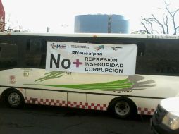 Los camiones partieron en carabana rubmo a la residencia oficial. TWITTER / @JuRa_GaZa