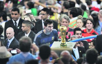 Tan cerca, pero tan lejos: el trofeo de la Copa del Mundo está en