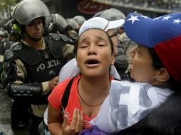 Catorce policías resultan heridos y 11 civiles están detenidos en enfrentamientos registrados en el estado Táchira. AFP / F. Parra