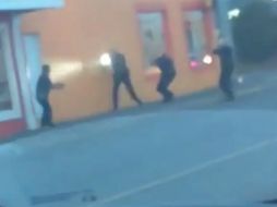 Antonio Zambrano Montes (i) muere a manos de agentes de la policía del Condado de Pasco, Washington, Estados Unidos. YOUTUBE / Cadenatres Noticias