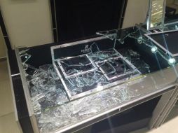 El pasado 23 de enero varios sujetos ingresaron a la joyería y con mazos rompieron los cristales de las vitrinas. TWITTER / AdrianRubalcava