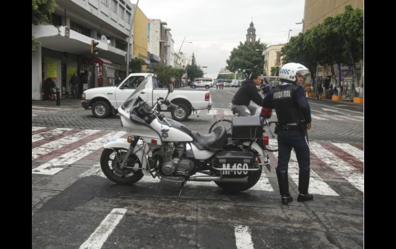 Agente de vialidad al pendiente en el primer cuadro de Guadalajara. EL INFORMADOR / ARCHIVO