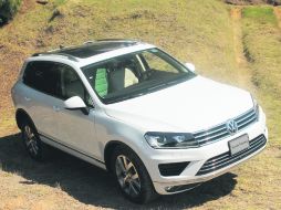 El rediseño de la Touareg fue más allá de las nuevas líneas, para ahora ofrecer una mejora integral en cuanto a manejo y equipamiento. EL INFORMADOR / S. Oliveira