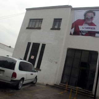 Lagrimita paga a jóvenes para recabar firmas