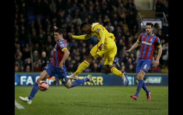 A pesar del duro golpe que supuso el primer gol del Crystal Palace, Daniel Sturridge (centro)  niveló la situación al minuto 49. AP / M. Dunham