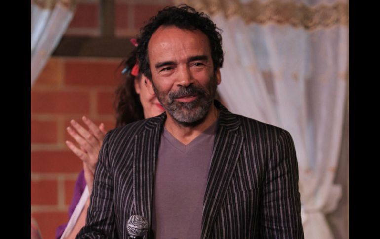 El histrión develó la placa por las 110 representaciones de la obra 'La Familia de Diez' en el Teatro López Tarso. SUN / A. Salinas