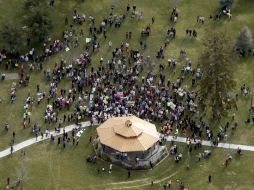 Alrededor de 500 personas realizan una protesta pacífica por la calle donde Zambrano Montes fue baleado. AP / S. Gordon