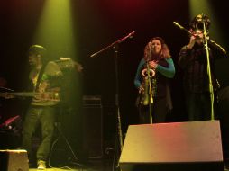 Los Easy Star All Stars pisan el escenario acompañados de guitarra, saxofón, batería, teclado y bajo. SUN / A. Salinas