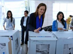 Zavala acudió a otorgar su voto para elegir candidatos a diputados y delegados. SUN / L. Cortés