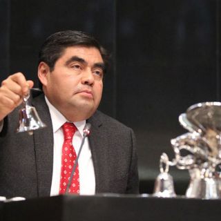 Senadores se reúnen con comisionados del IFAI