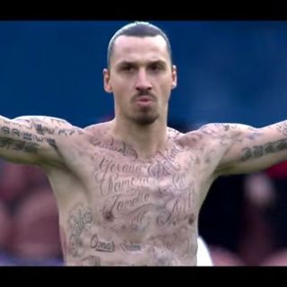 Zlatan Ibrahimovic se tatúa en pro de niños con hambre